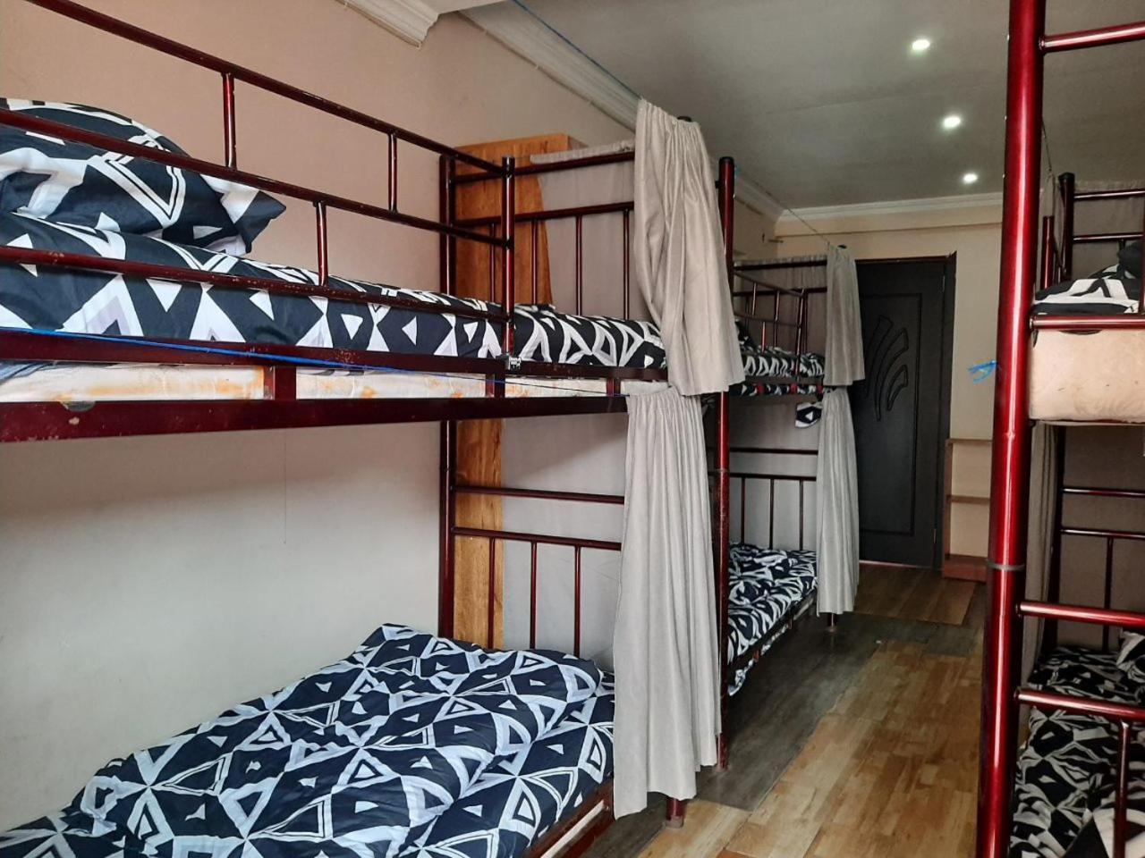 Everyday Cat Hostel Батуми Екстериор снимка