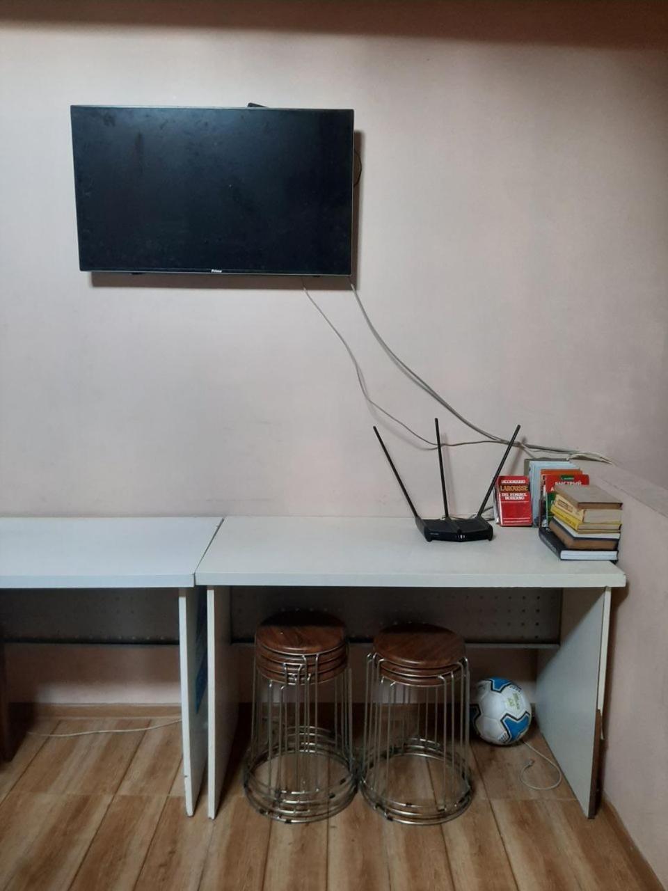 Everyday Cat Hostel Батуми Екстериор снимка