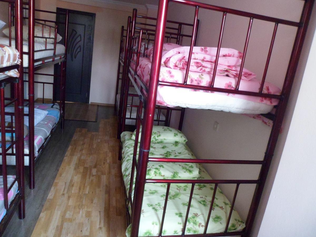 Everyday Cat Hostel Батуми Екстериор снимка