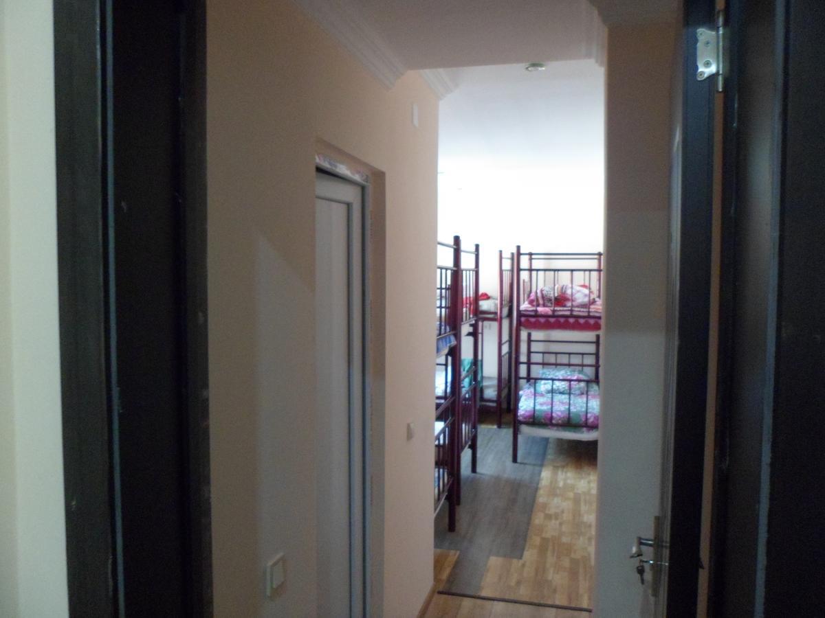 Everyday Cat Hostel Батуми Екстериор снимка