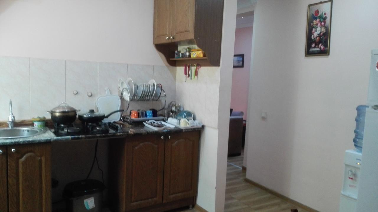 Everyday Cat Hostel Батуми Екстериор снимка