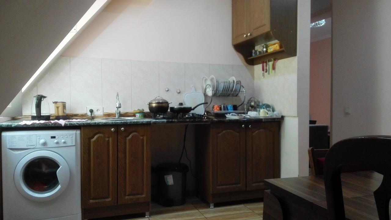 Everyday Cat Hostel Батуми Екстериор снимка