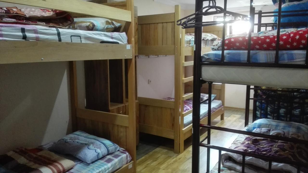 Everyday Cat Hostel Батуми Екстериор снимка