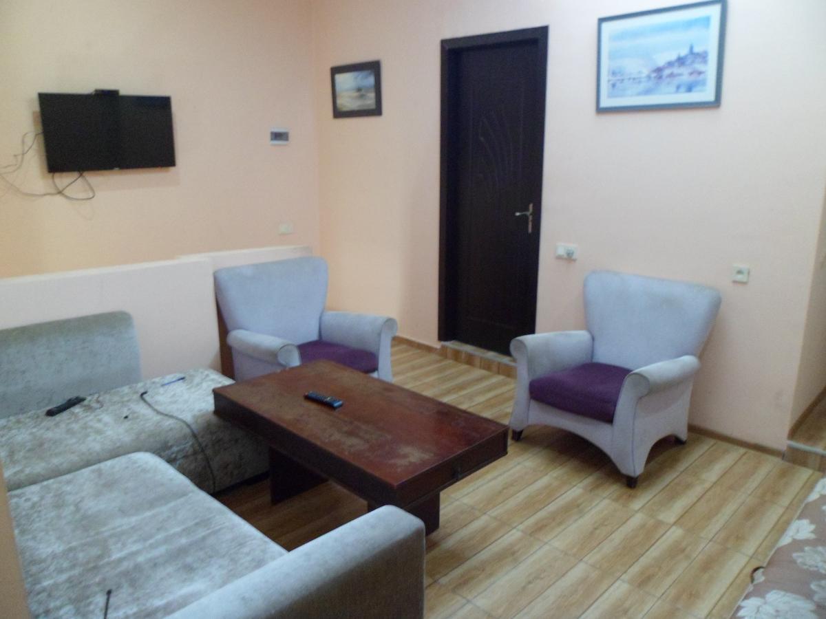 Everyday Cat Hostel Батуми Екстериор снимка