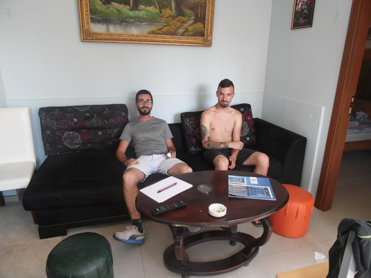 Everyday Cat Hostel Батуми Екстериор снимка