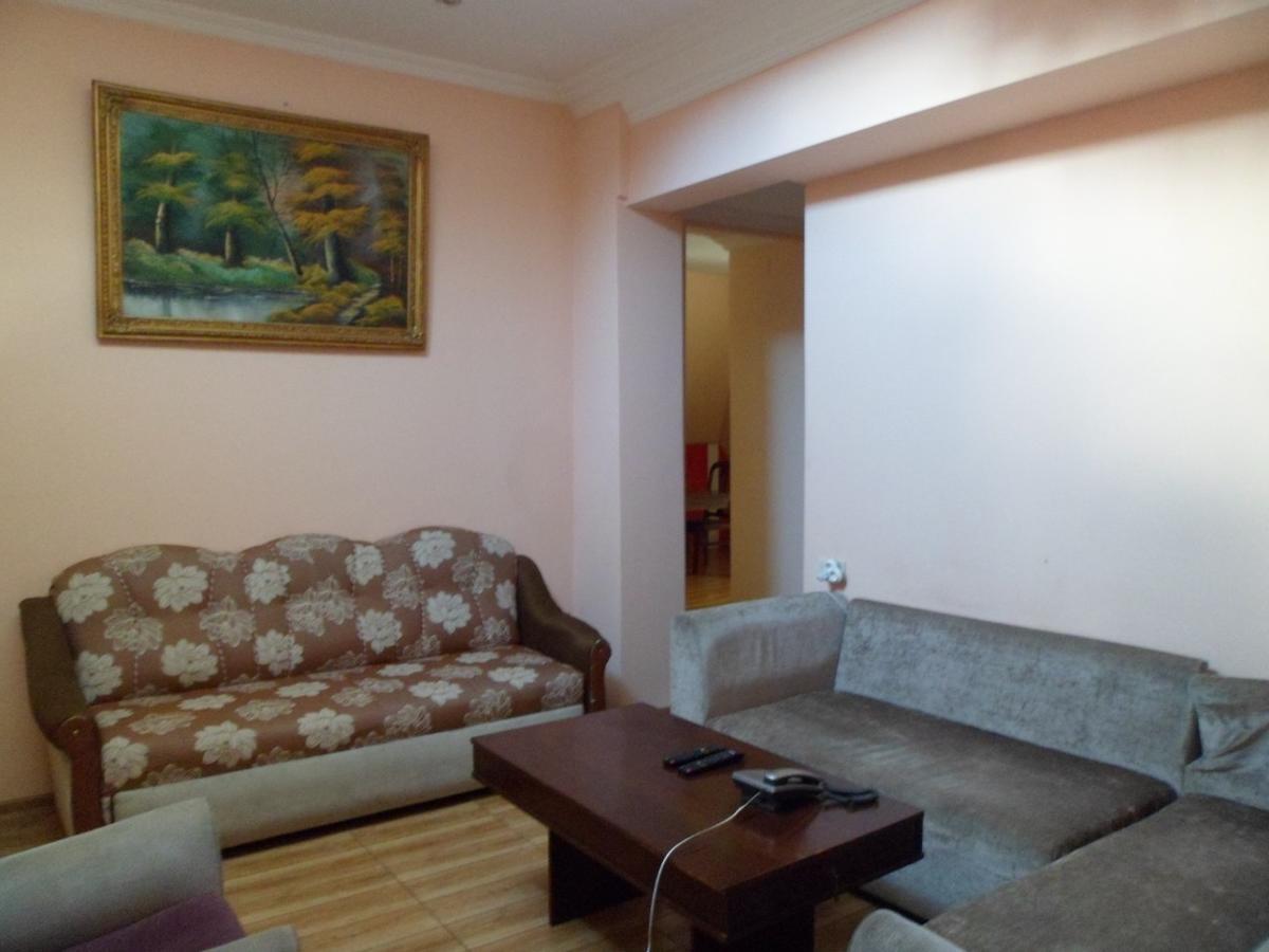 Everyday Cat Hostel Батуми Екстериор снимка